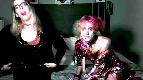 Tina Bates online show from 12-26-24, 11:10