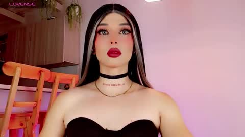 Snapshot of valentinne_marian chatting on 02-26-25, 05:31 Marian online show from 02-26-25, 05:31