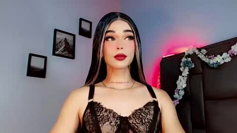 Snapshot of valentinne_marian chatting on 09-13-25, 08:03 Marian online show from 09-13-25, 08:03