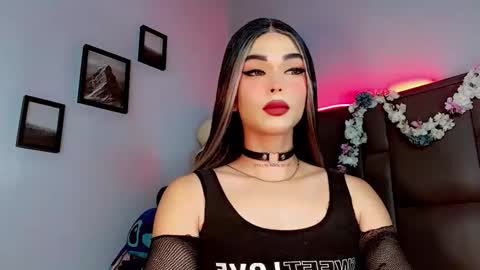 Snapshot of valentinne_marian chatting on 09-23-25, 08:06 Marian online show from 09-23-25, 08:06