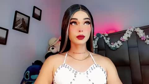 Snapshot of valentinne_marian chatting on 09-25-25, 07:12 Marian online show from 09-25-25, 07:12