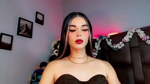 Snapshot of valentinne_marian chatting on 09-27-25, 08:19 Marian online show from 09-27-25, 08:19