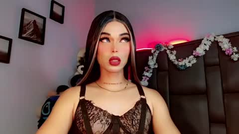 Snapshot of valentinne_marian chatting on 09-30-25, 08:19 Marian online show from 09-30-25, 08:19