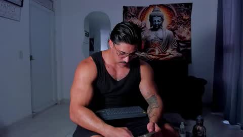    online show from 11-04-25, 08:19