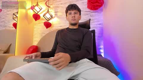 VALENTINO online show from 02-17-26, 01:07