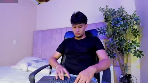 VALENTINO online show from 02-24-26, 11:30