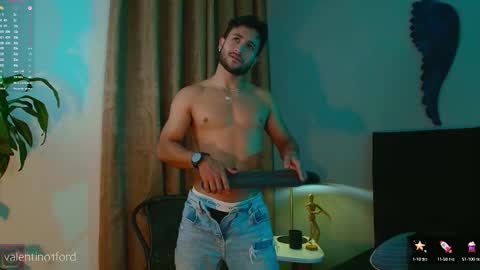 Valentino online show from 09-29-25, 10:03
