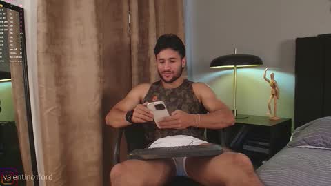 Valentino online show from 11-11-25, 09:15