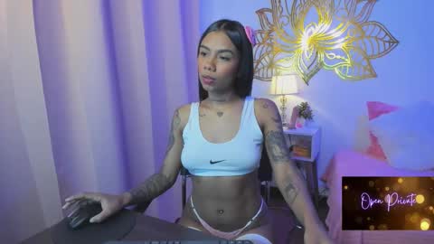 Snapshot of valeperez24 chatting on 09-20-25, 01:50 Valery And Daniel online show from 09-20-25, 01:50
