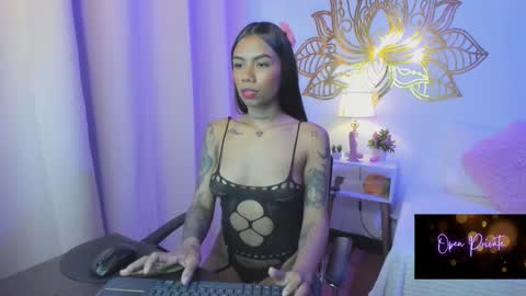 Snapshot of valeperez24 chatting on 09-27-25, 01:43 Valery And Daniel online show from 09-27-25, 01:43