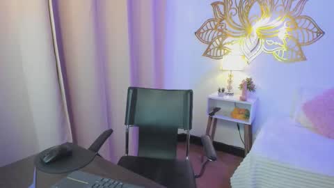 Snapshot of valeperez24 chatting on 10-10-25, 12:42 Valery And Daniel online show from 10-10-25, 12:42