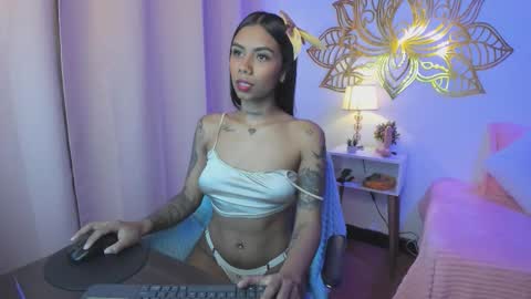 Snapshot of valeperez24 chatting on 10-11-25, 01:05 Valery And Daniel online show from 10-11-25, 01:05