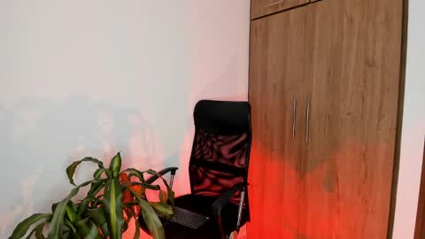 Valeria lewiis joness online show from 12-25-24, 06:31