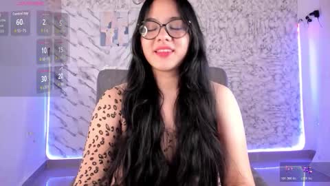 Snapshot of valeriadrems chatting on 10-19-25, 02:01 Tell me vale online show from 10-19-25, 02:01