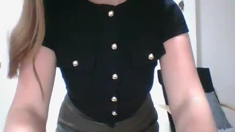 valeriafrannco online show from 11-06-25, 05:30