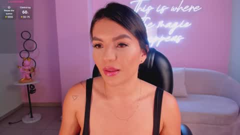 Snapshot of valeriaroldanx chatting on 02-25-25, 03:20 Valeria online show from 02-25-25, 03:20