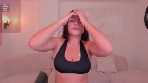 Snapshot of valeriaroldanx chatting on 12-18-25, 10:32 Valeria online show from 12-18-25, 10:32