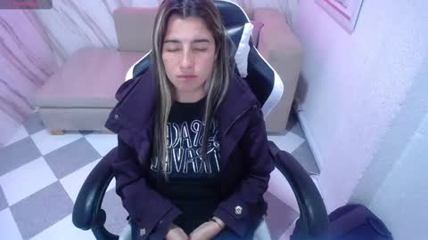 Snapshot of valerie_b chatting on 02-12-25, 09:10 valerie_b online show from 02-12-25, 09:10