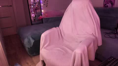 Snapshot of valerie_cutee chatting on 10-22-25, 06:29 Lera online show from 10-22-25, 06:29