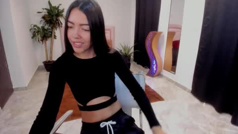 Valerie fox online show from 11-28-25, 01:14