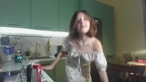 Snapshot of valerie_mooon chatting on 02-06-25, 09:06 Kristi moony online show from 02-06-25, 09:06