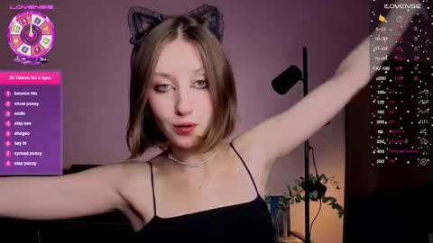 Snapshot of valerie_mooon chatting on 11-12-25, 09:36 Kristi moony online show from 11-12-25, 09:36