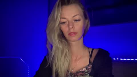 Valerie  online show from 09-11-25, 09:42