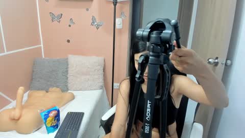 Juli C online show from 12-19-24, 10:42