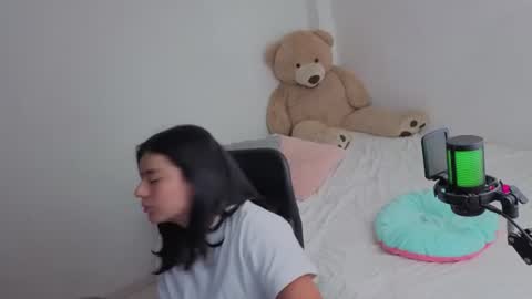 Snapshot of valerihouse_ chatting on 08-01-26, 02:44 valerihouse_ online show from 08-01-26, 02:44