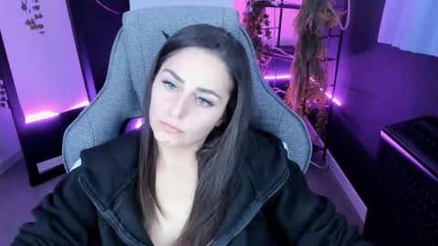 Valerie online show from 10-15-25, 04:51