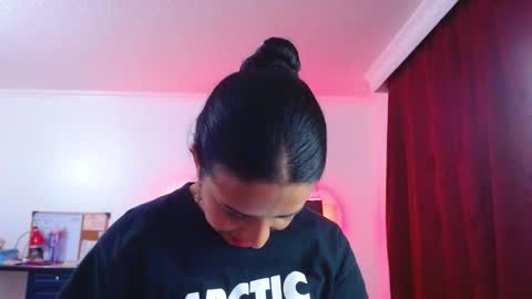 Snapshot of valery_meer_ chatting on 10-17-25, 12:47 Valeria online show from 10-17-25, 12:47