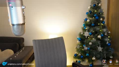 Snapshot of valeryrhouse_ chatting on 12-21-24, 01:47 All my links here online show from 12-21-24, 01:47