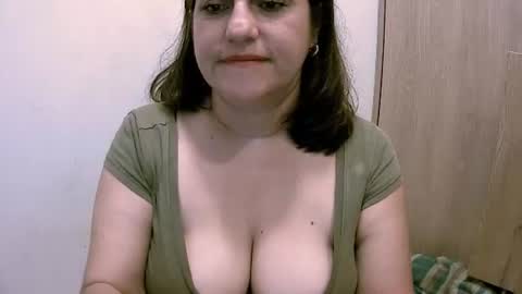 Snapshot of valerysquirtxxx chatting on 12-31-24, 12:57 VALERY SQUIRT online show from 12-31-24, 12:57