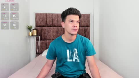 Snapshot of valerystonne_ chatting on 01-27-25, 09:00 Valery Stonne online show from 01-27-25, 09:00