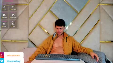 Snapshot of valerystonne_ chatting on 03-09-25, 12:00 Valery Stonne online show from 03-09-25, 12:00