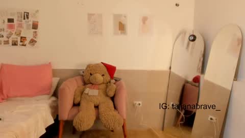 Snapshot of valientegirl_ chatting on 10-15-25, 03:50 VALIENTE  online show from 10-15-25, 03:50