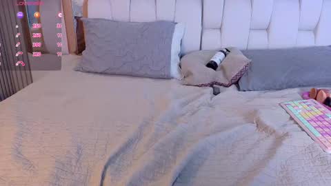 Valkiria moore  online show from 09-17-25, 09:05