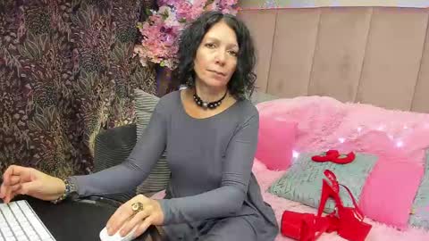 Snapshot of valleriwind chatting on 01-07-25, 10:11 ValleriWind online show from 01-07-25, 10:11