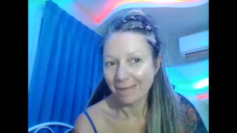 Snapshot of valleriwind chatting on 01-24-25, 12:42 ValleriWind online show from 01-24-25, 12:42