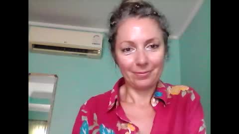 Snapshot of valleriwind chatting on 02-03-25, 09:30 ValleriWind online show from 02-03-25, 09:30