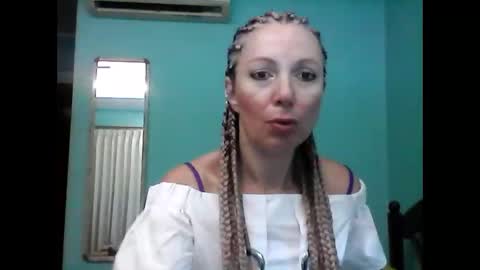 Snapshot of valleriwind chatting on 02-06-25, 10:10 ValleriWind online show from 02-06-25, 10:10