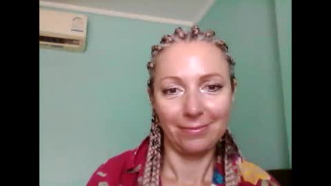 Snapshot of valleriwind chatting on 02-11-25, 04:11 ValleriWind online show from 02-11-25, 04:11