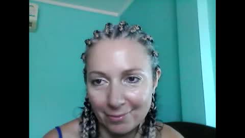 Snapshot of valleriwind chatting on 02-14-25, 08:10 ValleriWind online show from 02-14-25, 08:10