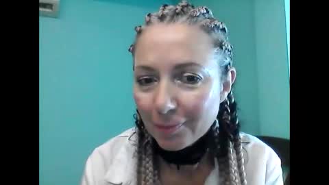 Snapshot of valleriwind chatting on 02-14-25, 11:31 ValleriWind online show from 02-14-25, 11:31