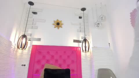 Vallolet Peach  online show from 01-04-25, 11:11