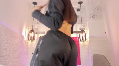 Vallolet Peach  online show from 01-07-25, 12:20