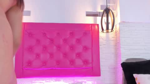 Vallolet Peach  online show from 01-31-25, 02:39