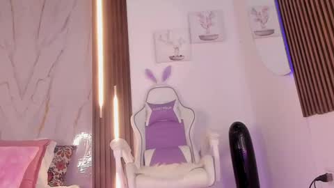 Vallolet Peach  online show from 09-12-25, 11:21