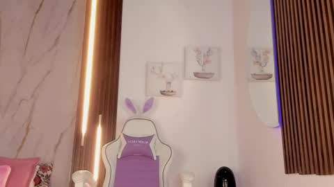 Vallolet Peach  online show from 09-16-25, 12:06