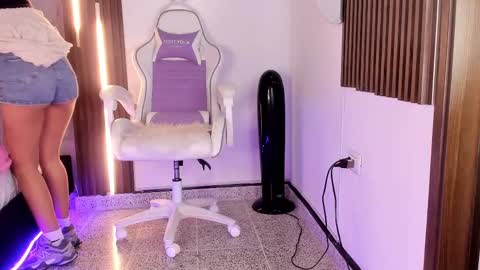 Vallolet Peach  online show from 10-18-25, 11:44